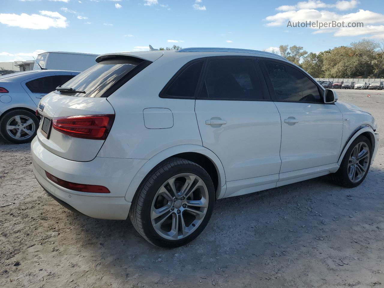 2018 Audi Q3 Premium White vin: WA1BCCFS8JR006341