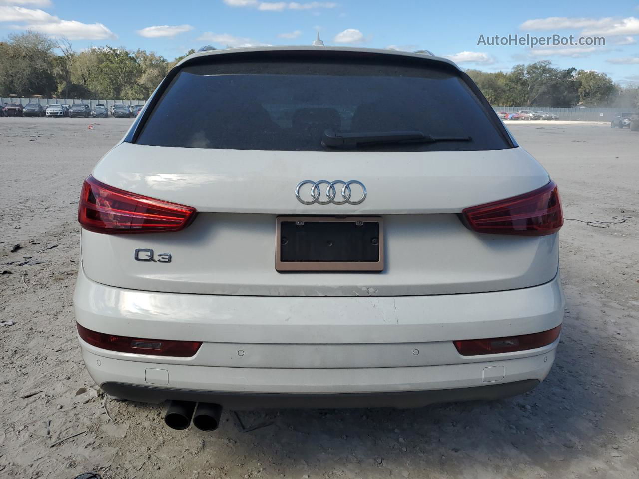 2018 Audi Q3 Premium White vin: WA1BCCFS8JR006341