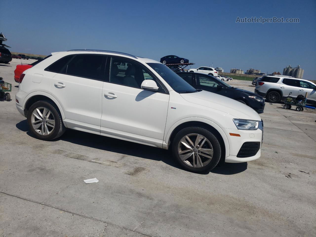 2018 Audi Q3 Premium Белый vin: WA1BCCFS8JR029974