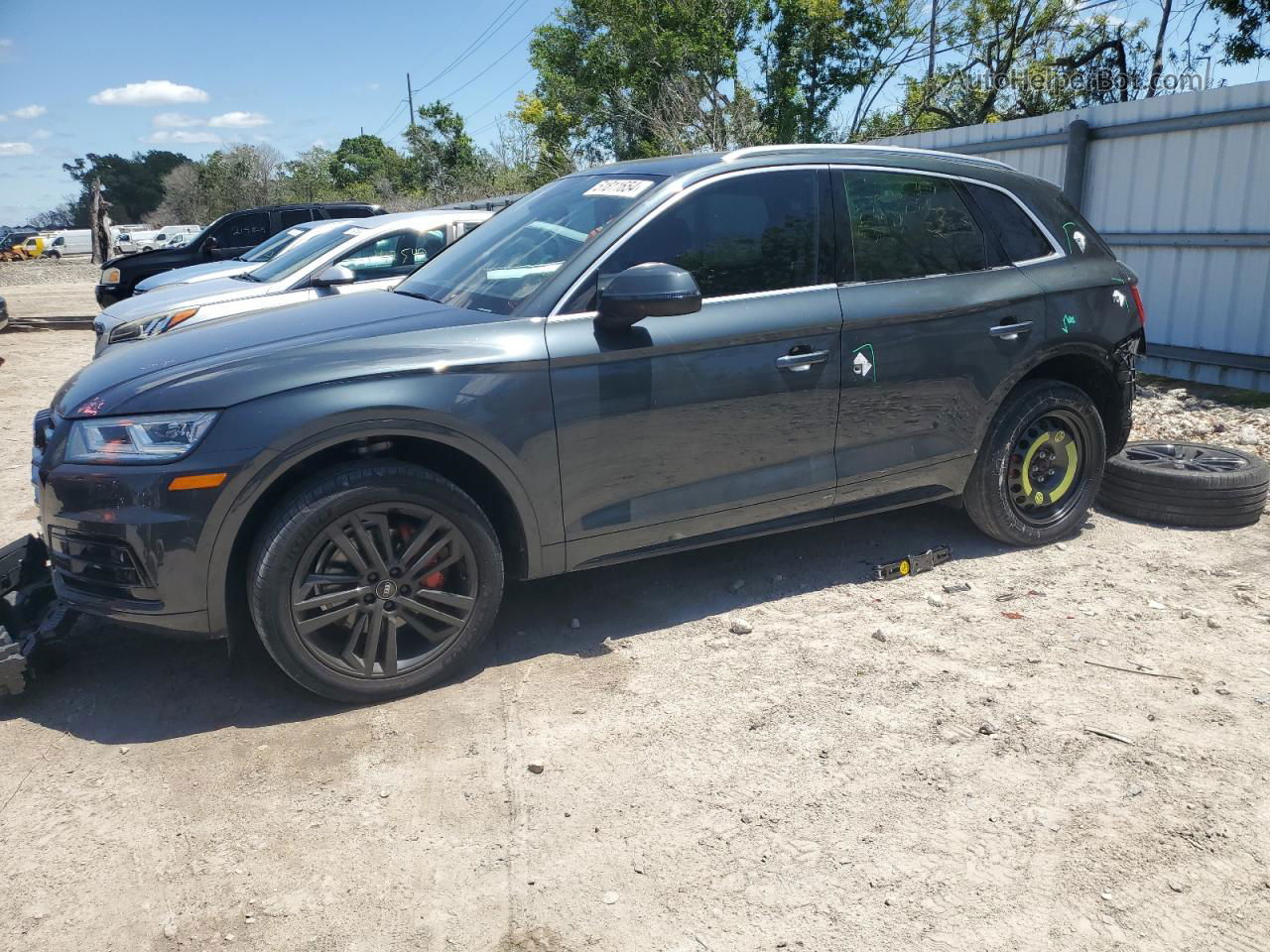 2018 Audi Q5 Premium Plus Зеленый vin: WA1BNAFY8J2052182