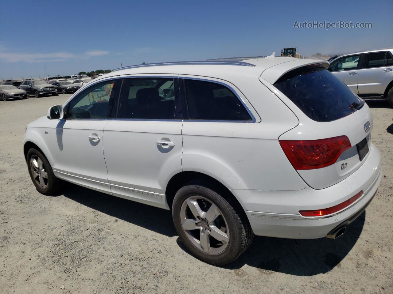 2015 Audi Q7 Premium Белый vin: WA1CGAFE8FD005878