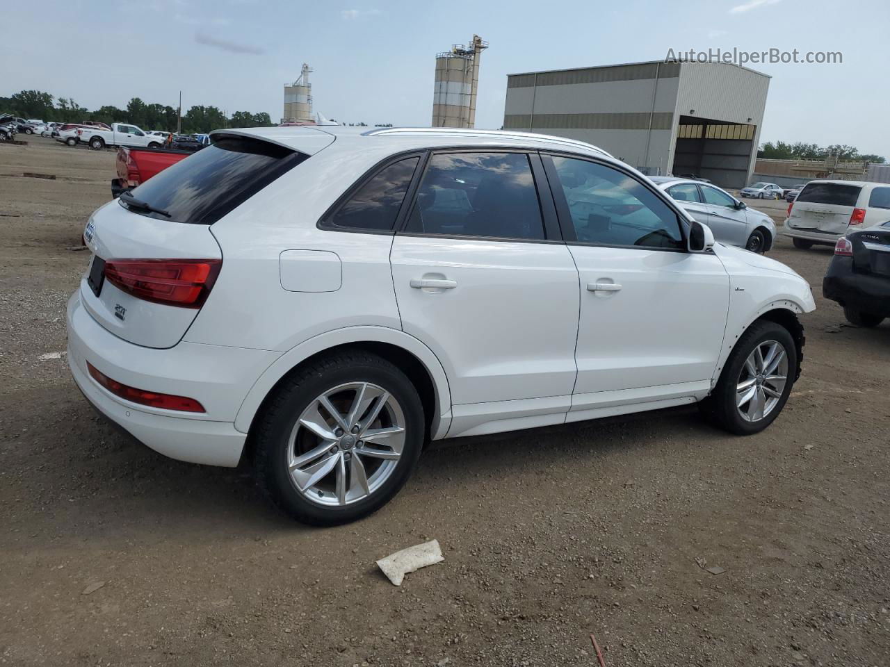 2018 Audi Q3 Premium Белый vin: WA1ECCFS0JR019081