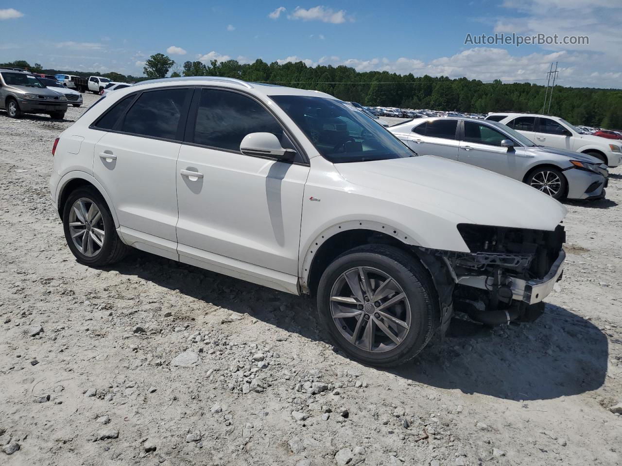 2018 Audi Q3 Premium Белый vin: WA1ECCFS8JR033780