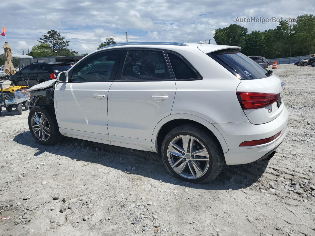 2018 Audi Q3 Premium Белый vin: WA1ECCFS8JR033780