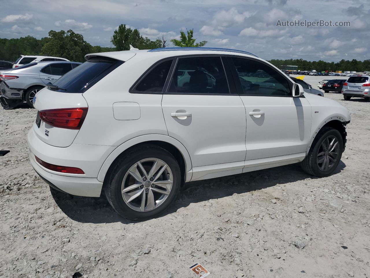 2018 Audi Q3 Premium Белый vin: WA1ECCFS8JR033780