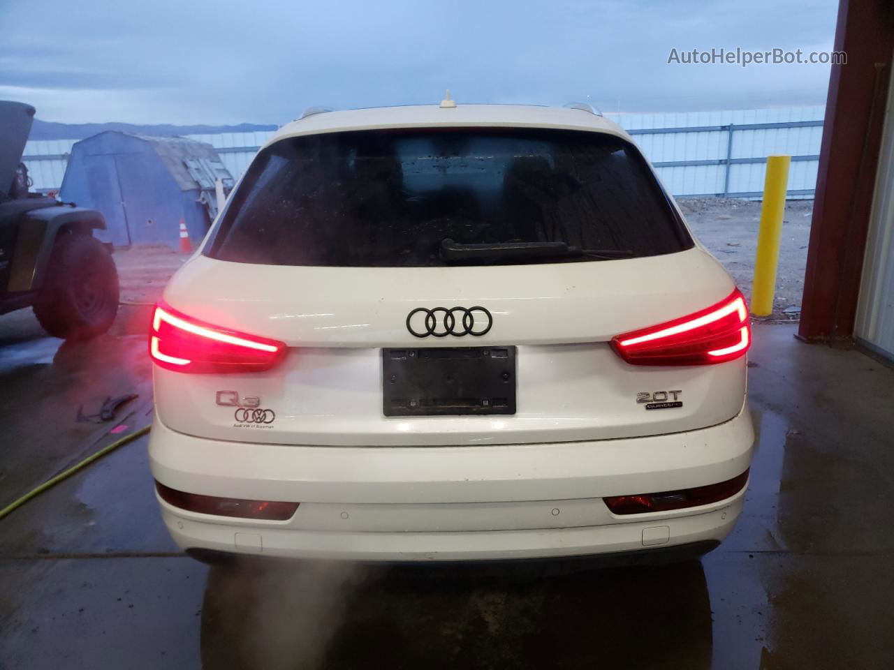 2018 Audi Q3 Premium White vin: WA1ECCFSXJR019475