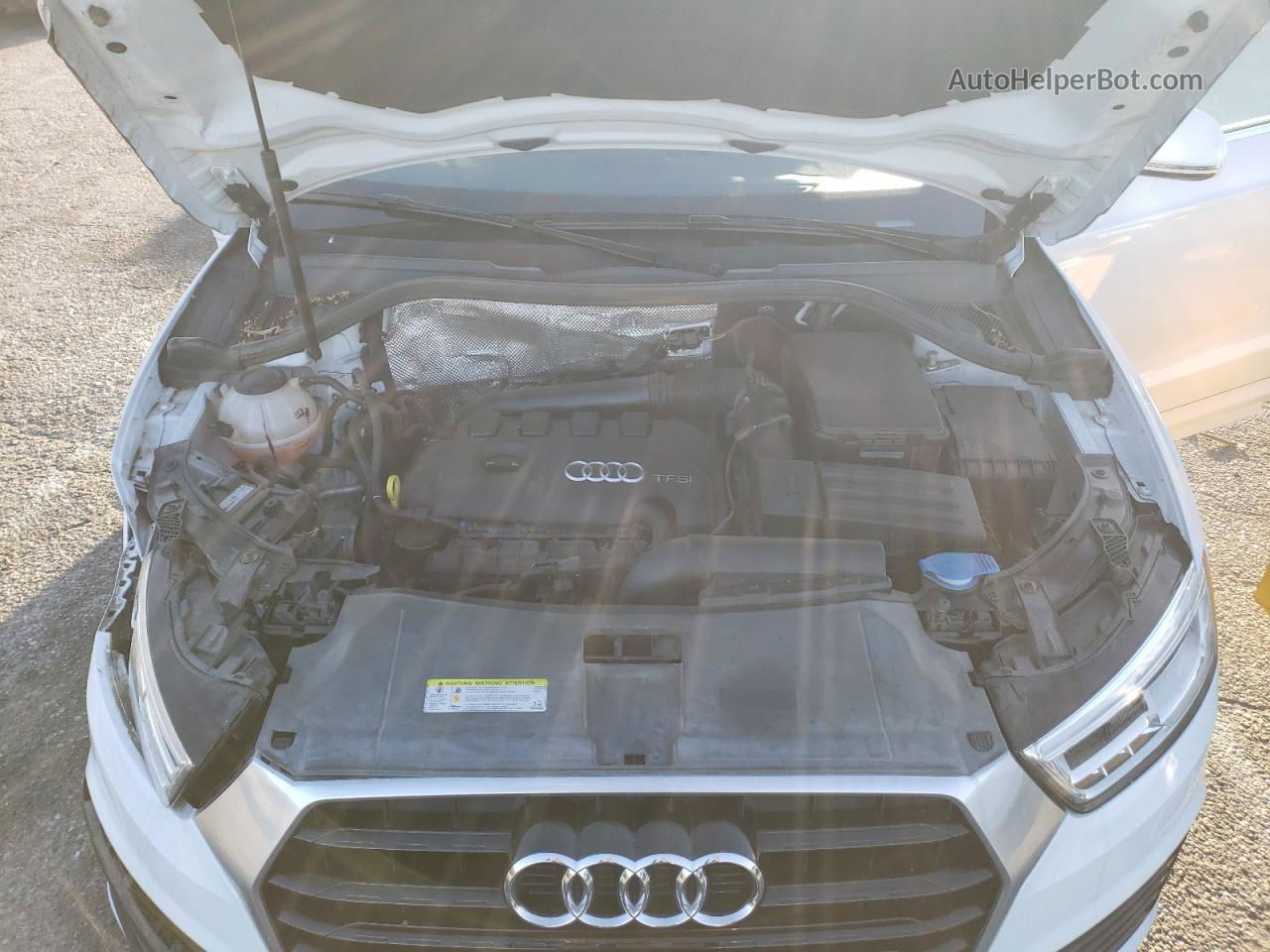 2018 Audi Q3 Premium Plus White vin: WA1HCCFS2JR013036