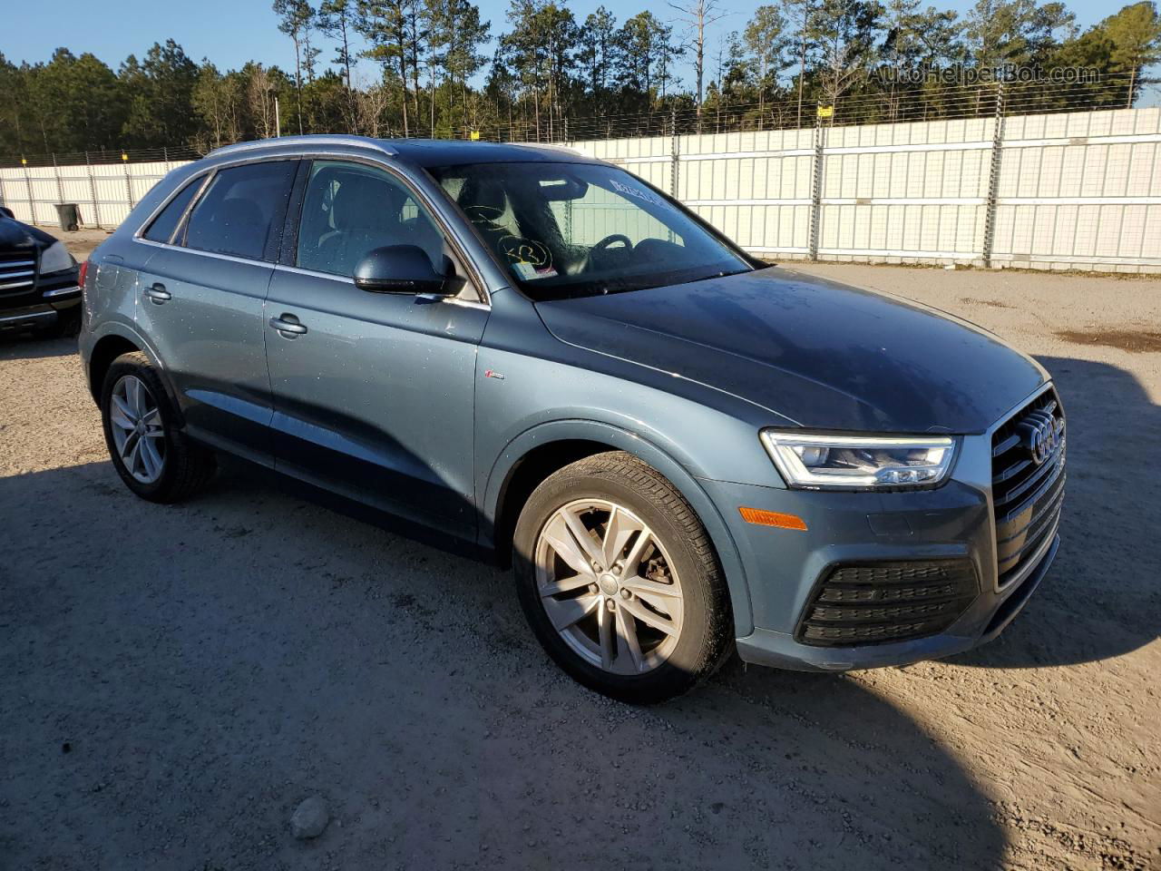 2018 Audi Q3 Premium Plus Синий vin: WA1HCCFS2JR015420