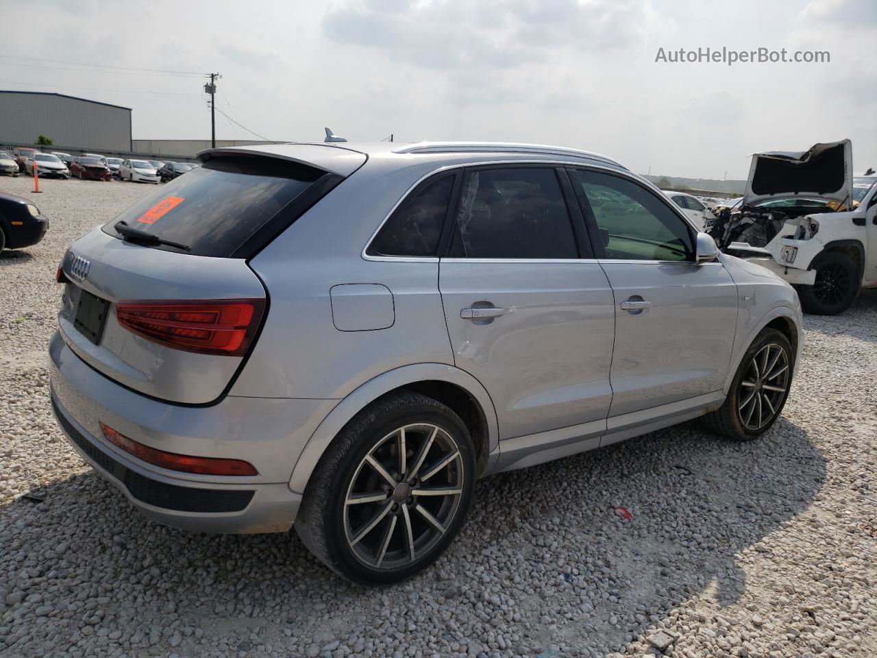 2018 Audi Q3 Premium Plus Серебряный vin: WA1HCCFS4JR031411