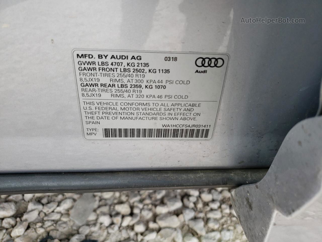 2018 Audi Q3 Premium Plus Серебряный vin: WA1HCCFS4JR031411