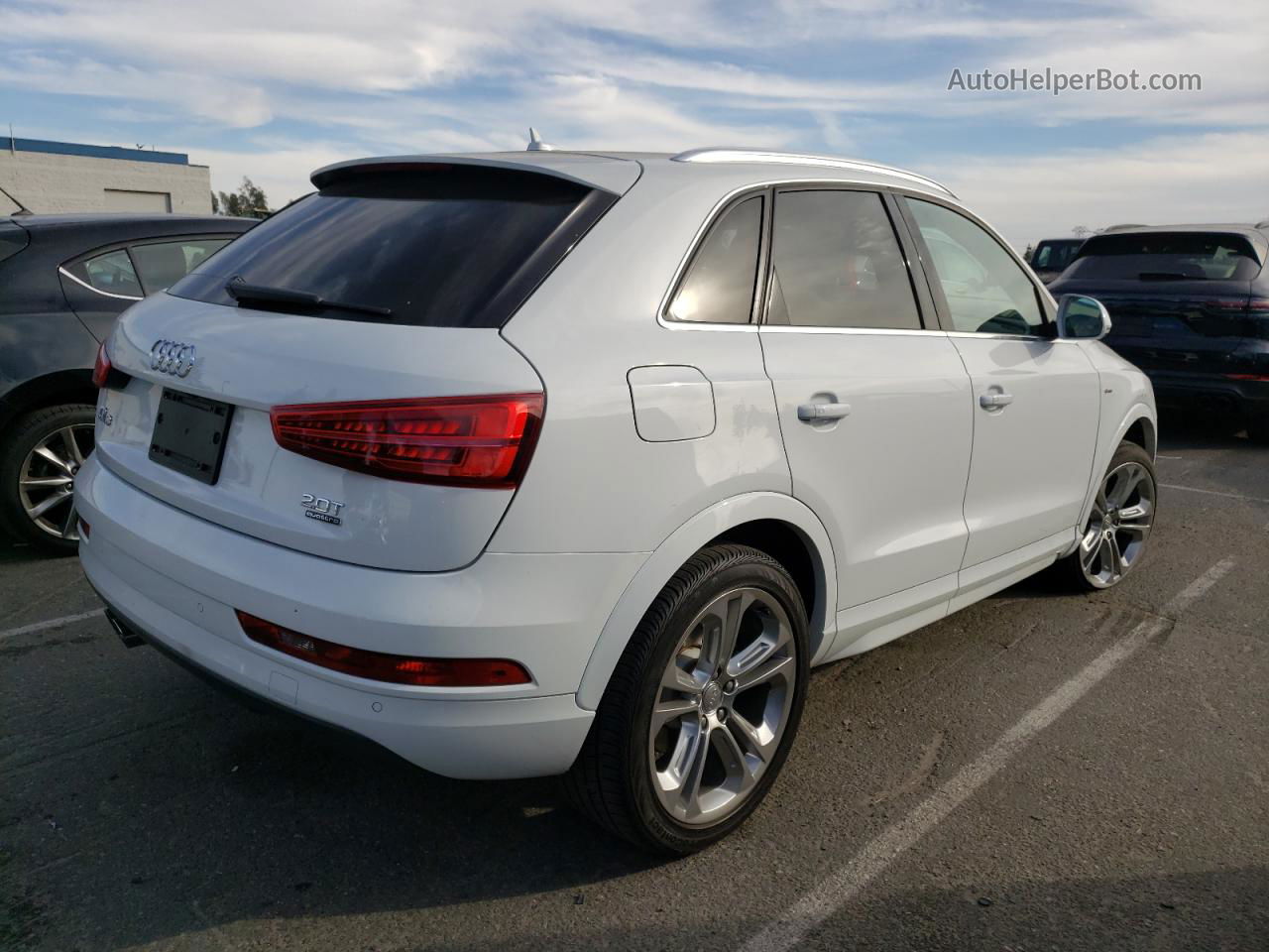 2018 Audi Q3 Premium Plus Белый vin: WA1JCCFS1JR007746