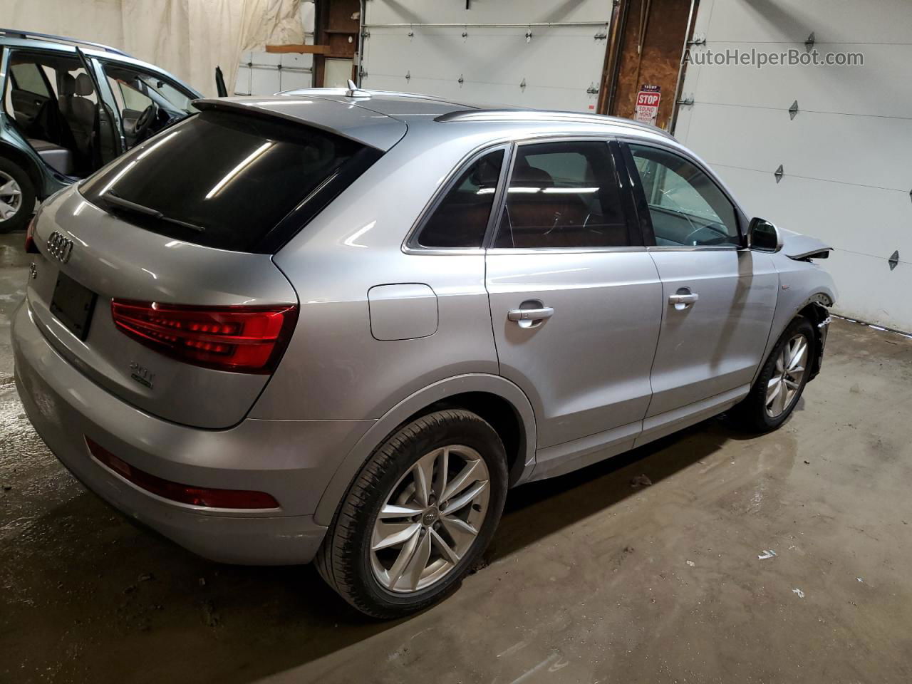 2018 Audi Q3 Premium Plus Серебряный vin: WA1JCCFS8JR010126