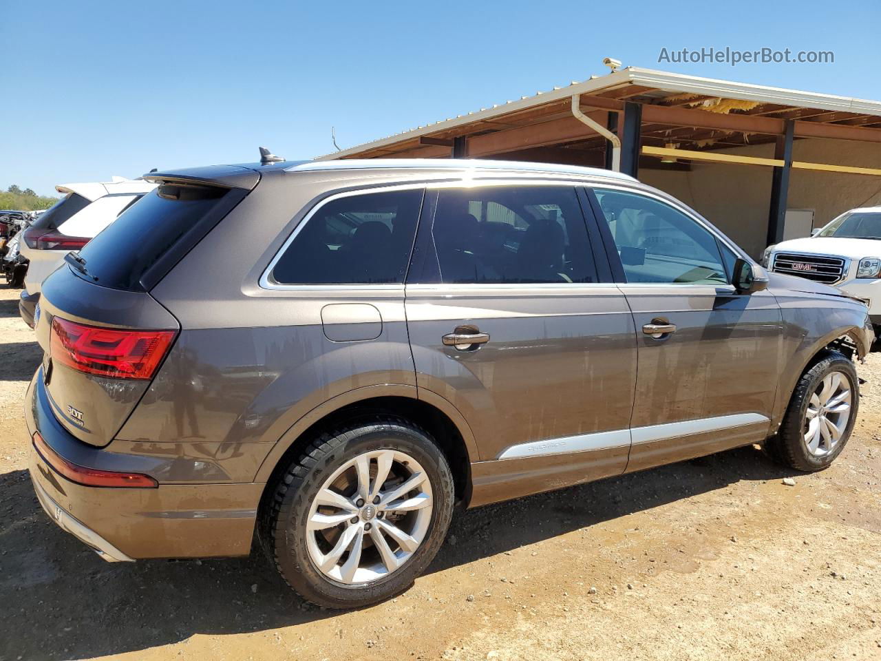 2017 Audi Q7 Premium Plus Коричневый vin: WA1LAAF70HD017366