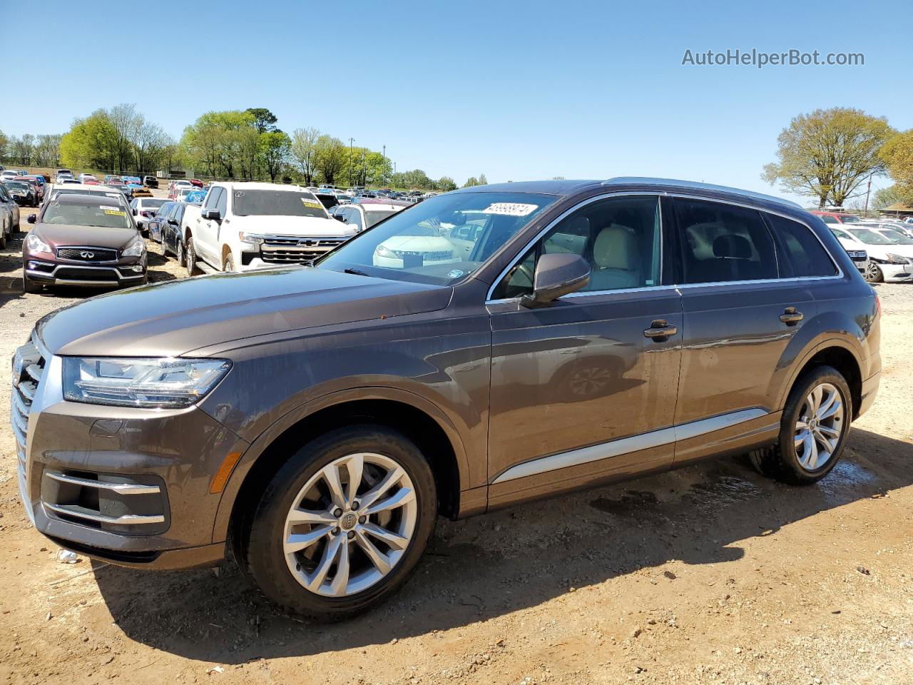 2017 Audi Q7 Premium Plus Коричневый vin: WA1LAAF70HD017366