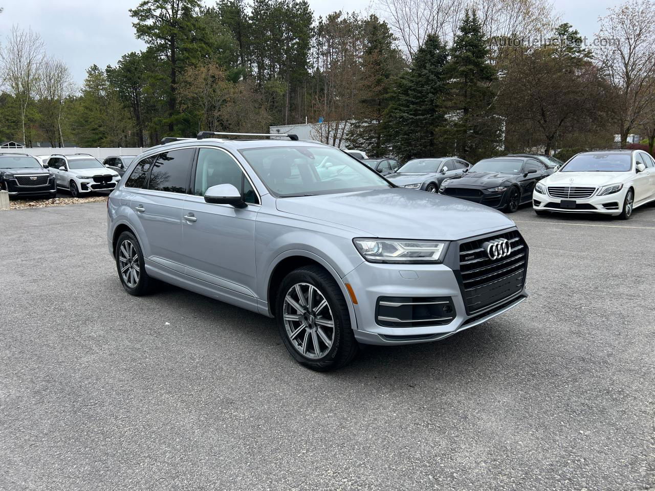 2017 Audi Q7 Premium Plus Серебряный vin: WA1LAAF72HD002934