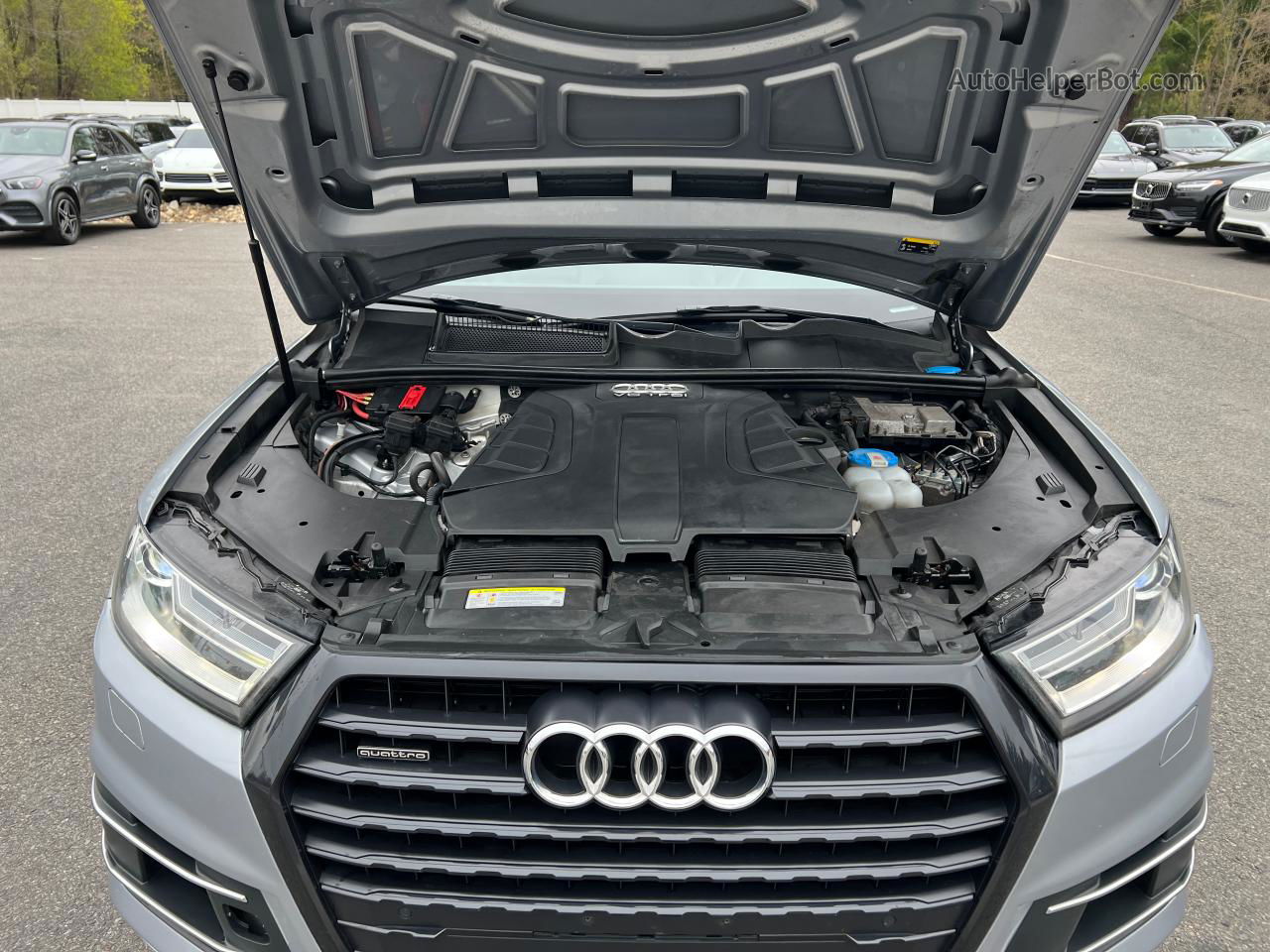 2017 Audi Q7 Premium Plus Серебряный vin: WA1LAAF72HD002934