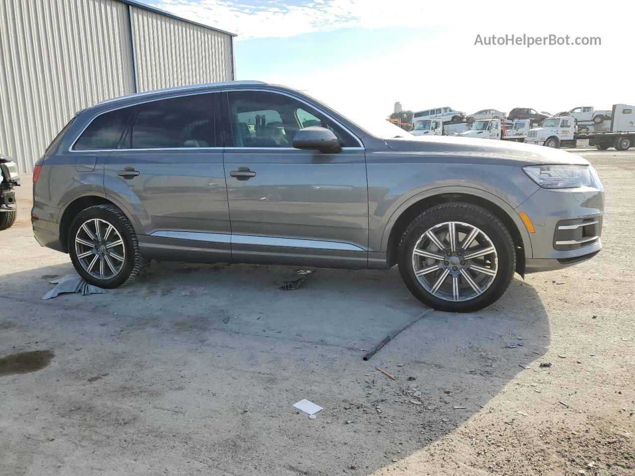 2017 Audi Q7 Premium Plus Серый vin: WA1LAAF73HD002313