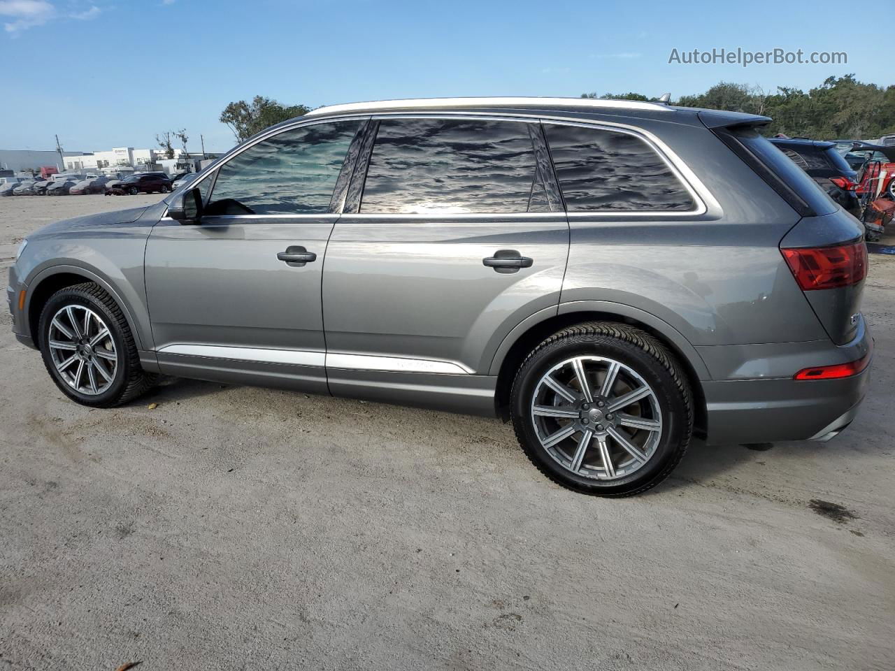 2017 Audi Q7 Premium Plus Серый vin: WA1LAAF73HD002313