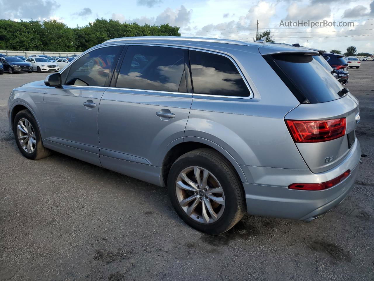 2017 Audi Q7 Premium Plus Серебряный vin: WA1LAAF73HD002649