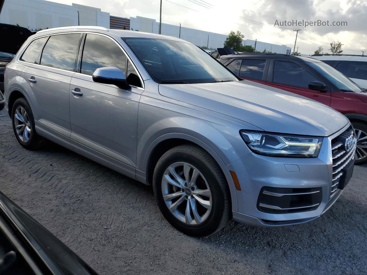 2017 Audi Q7 Premium Plus Серебряный vin: WA1LAAF73HD002649