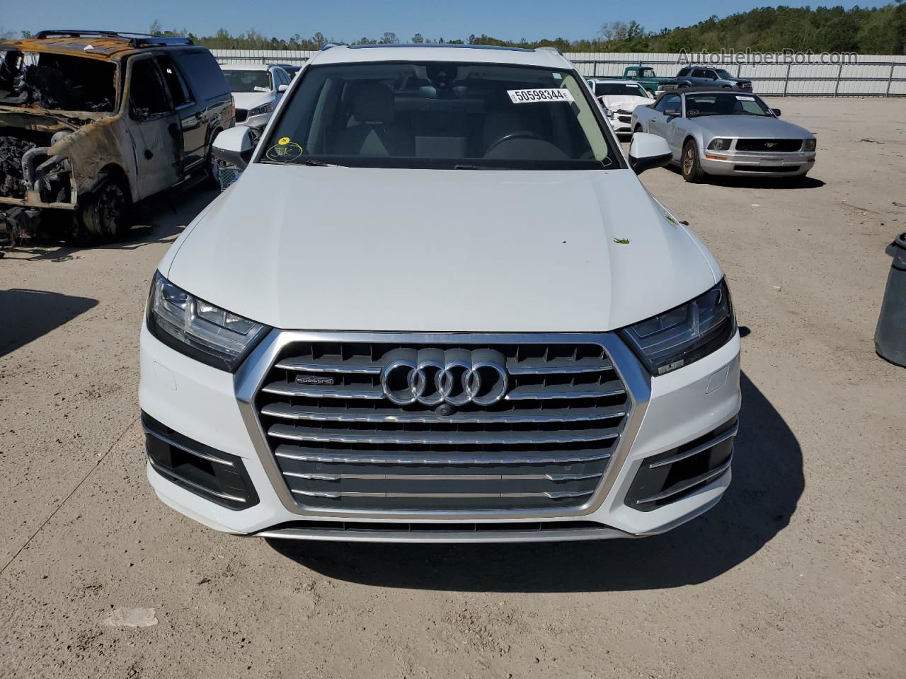 2017 Audi Q7 Premium Plus Белый vin: WA1LAAF74HD021145