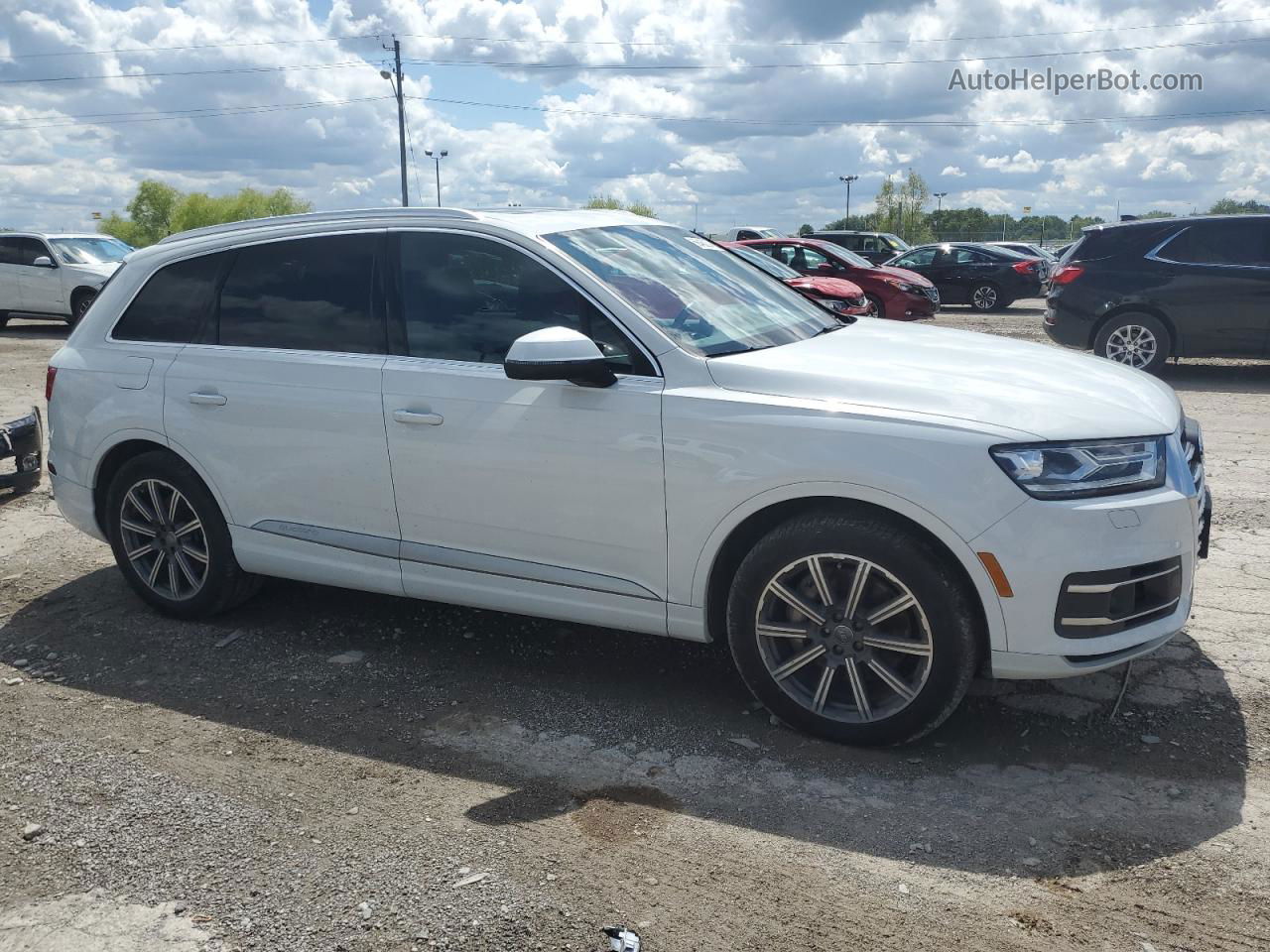 2017 Audi Q7 Premium Plus Белый vin: WA1LAAF75HD005620