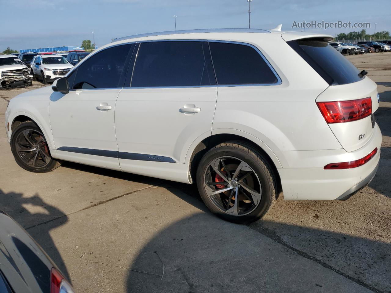 2017 Audi Q7 Premium Plus Белый vin: WA1LAAF77HD009118