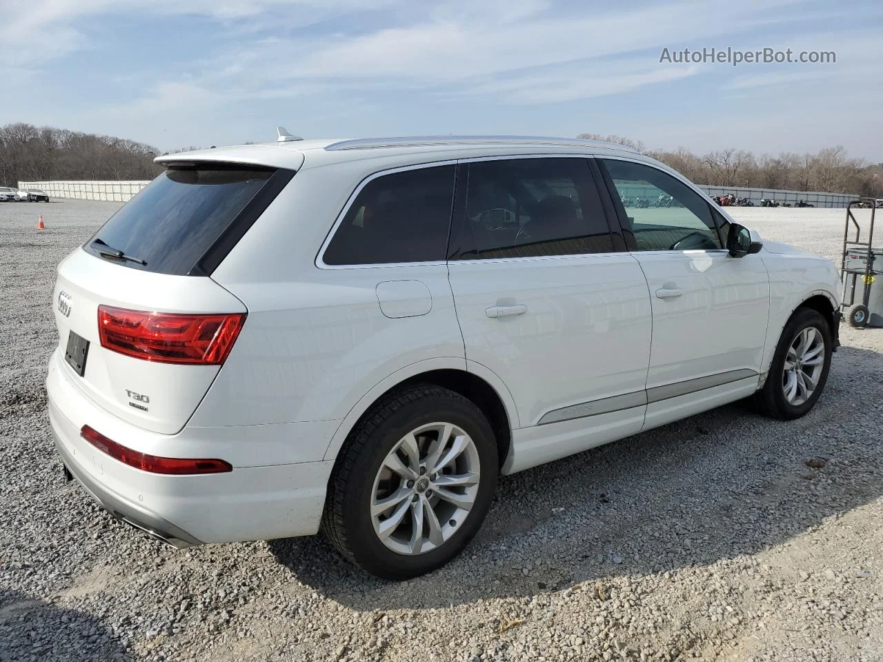 2017 Audi Q7 Premium Plus Белый vin: WA1LAAF77HD056939