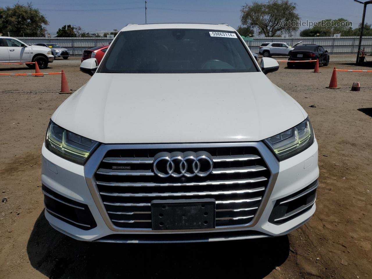 2017 Audi Q7 Premium Plus Белый vin: WA1LAAF78HD006745