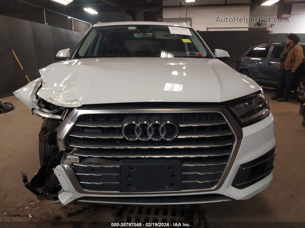 2017 Audi Q7 3.0t Premium Белый vin: WA1LAAF78HD011556