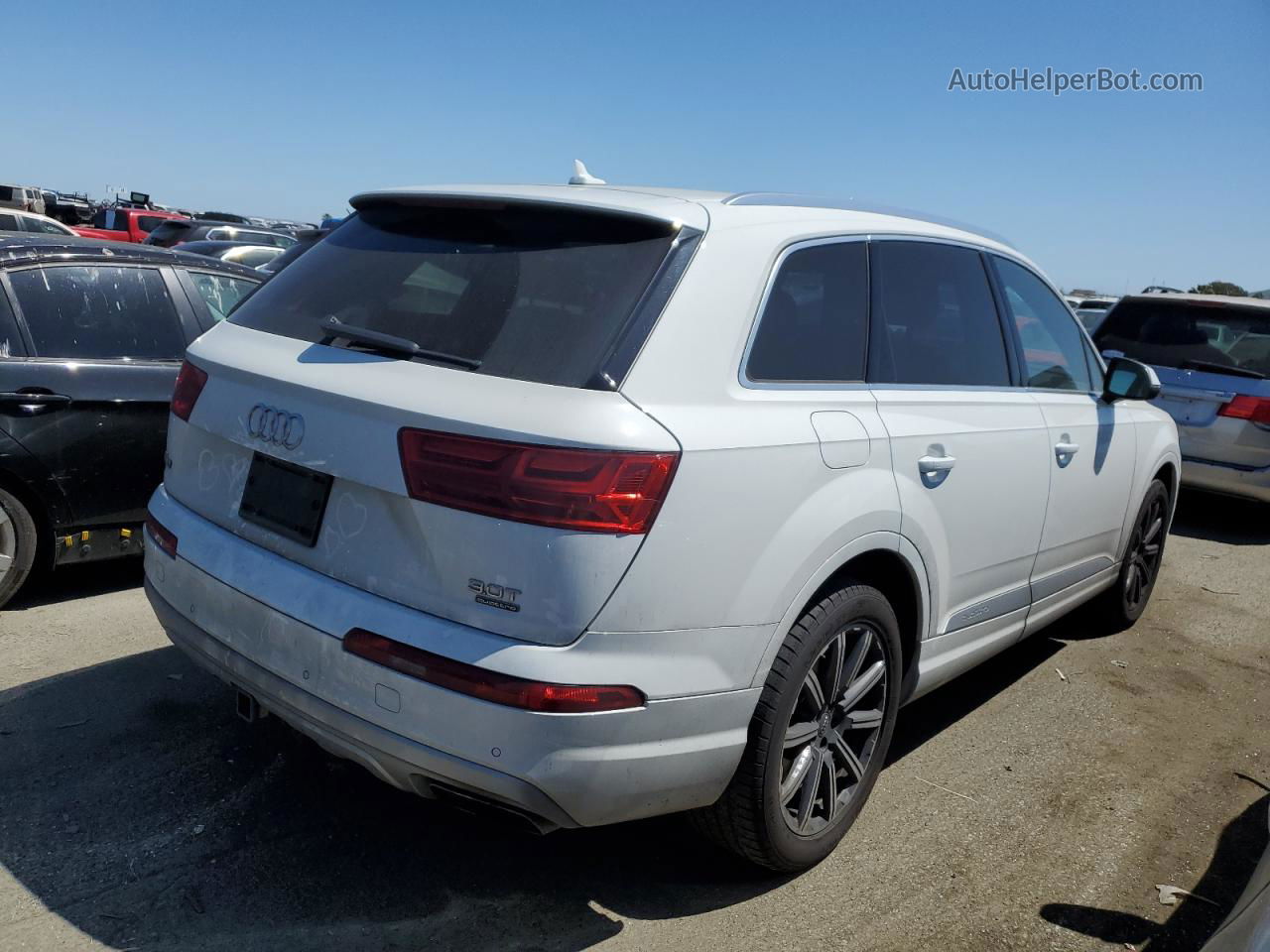 2017 Audi Q7 Premium Plus Белый vin: WA1LAAF78HD015378