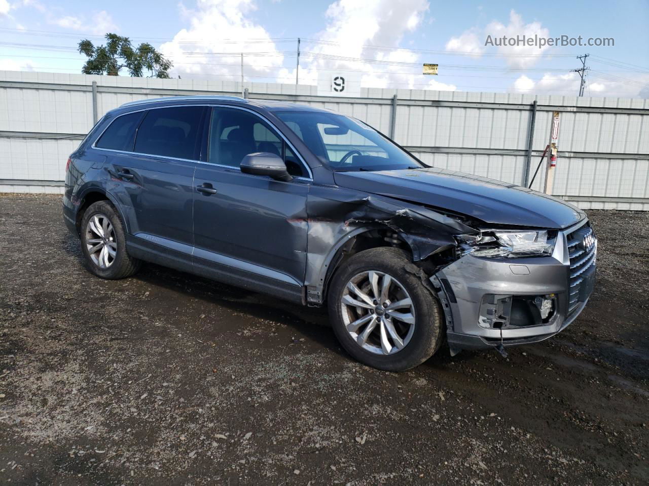 2017 Audi Q7 Premium Plus Серый vin: WA1LAAF78HD026140