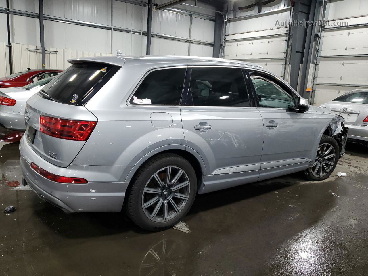 2017 Audi Q7 Premium Plus Серебряный vin: WA1LAAF7XHD007329