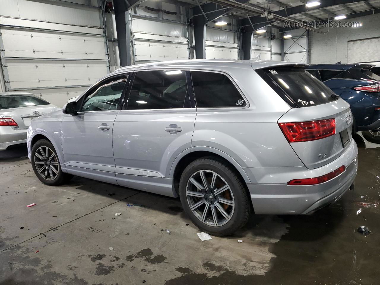 2017 Audi Q7 Premium Plus Серебряный vin: WA1LAAF7XHD007329