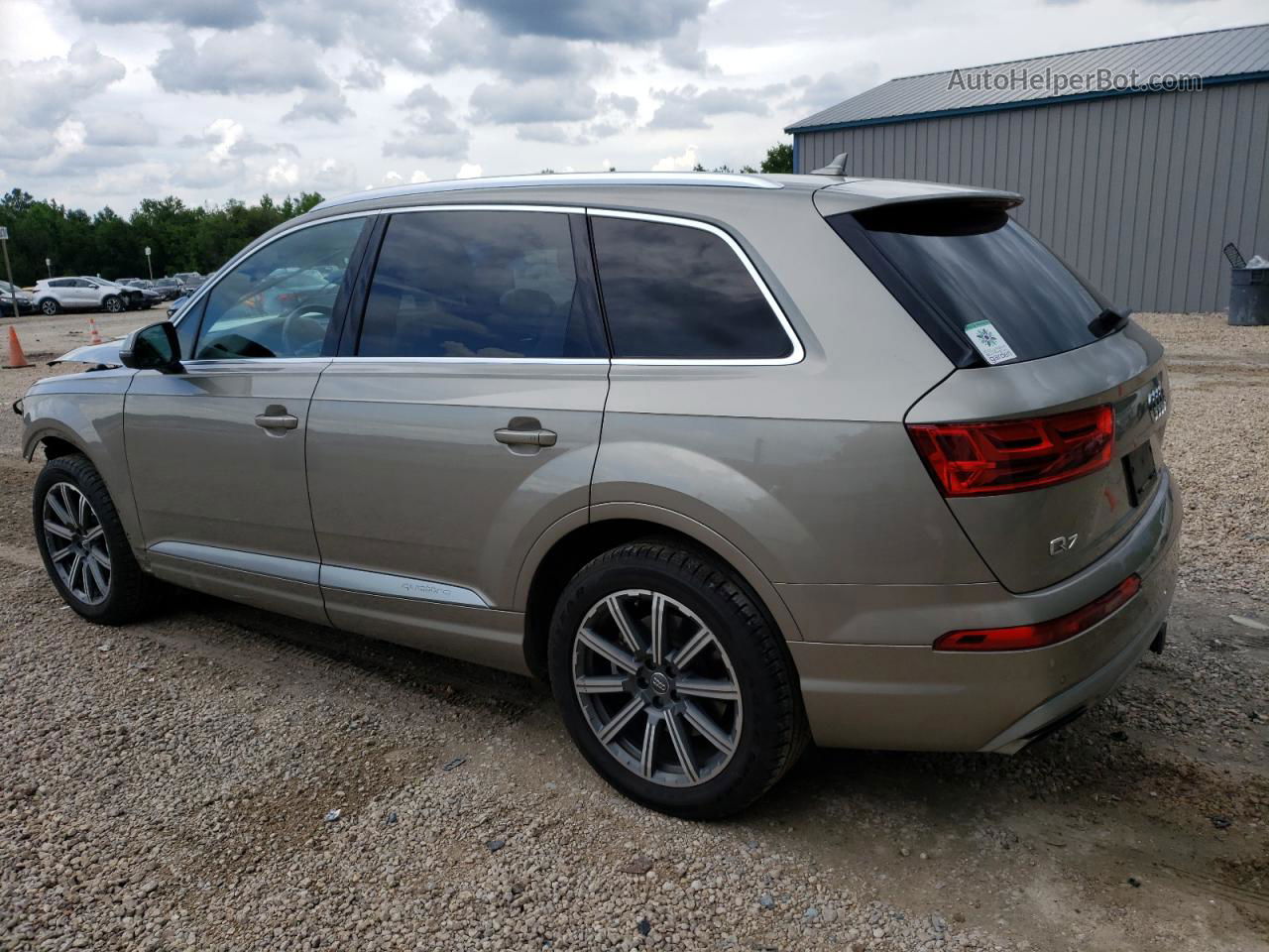 2017 Audi Q7 Premium Plus Золотой vin: WA1LABF74HD053471