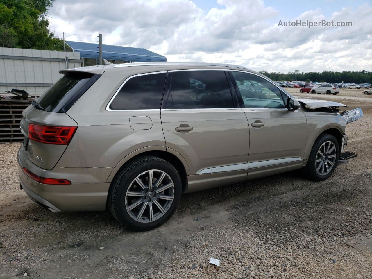 2017 Audi Q7 Premium Plus Золотой vin: WA1LABF74HD053471