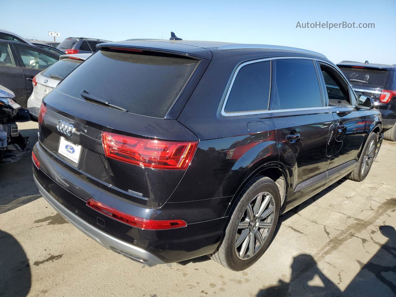 2017 Audi Q7 Premium Plus Черный vin: WA1LHAF72HD036741