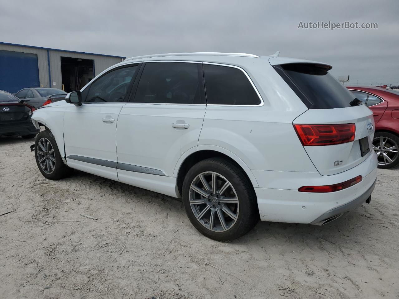 2017 Audi Q7 Premium Plus Белый vin: WA1LHAF77HD039893