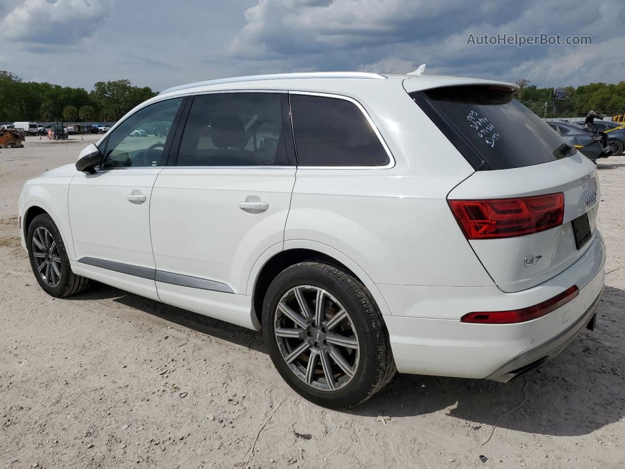 2017 Audi Q7 Premium Plus Белый vin: WA1LHAF7XHD040035