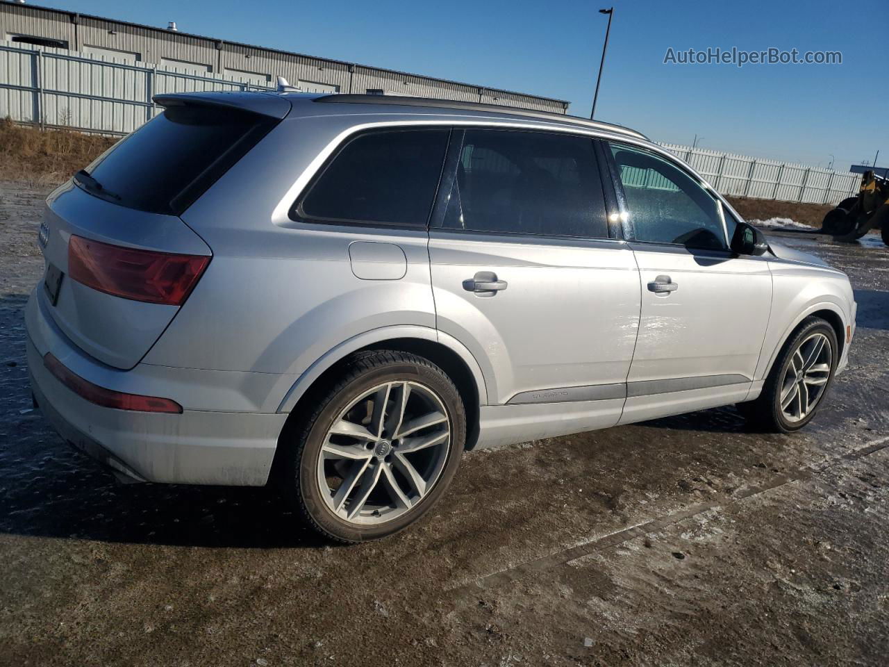 2017 Audi Q7 Prestige Серебряный vin: WA1VAAF76HD052910