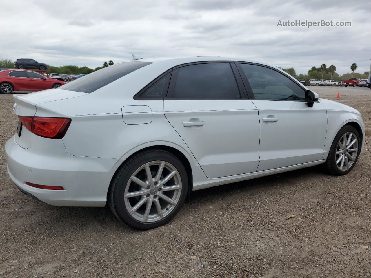 2016 Audi A3 Premium Белый vin: WAUA7GFF3G1019390