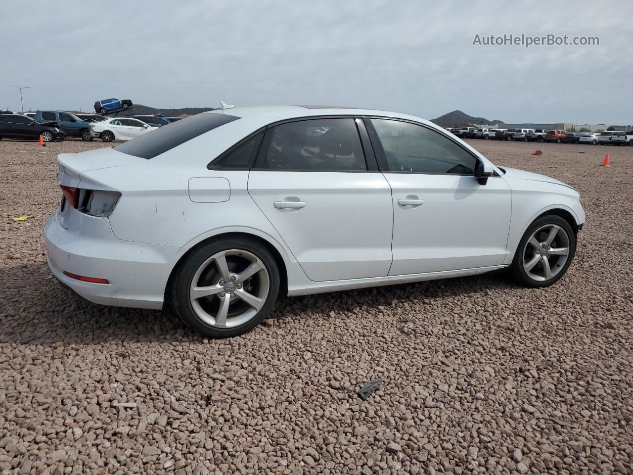 2016 Audi A3 Premium Белый vin: WAUA7GFF9G1098757