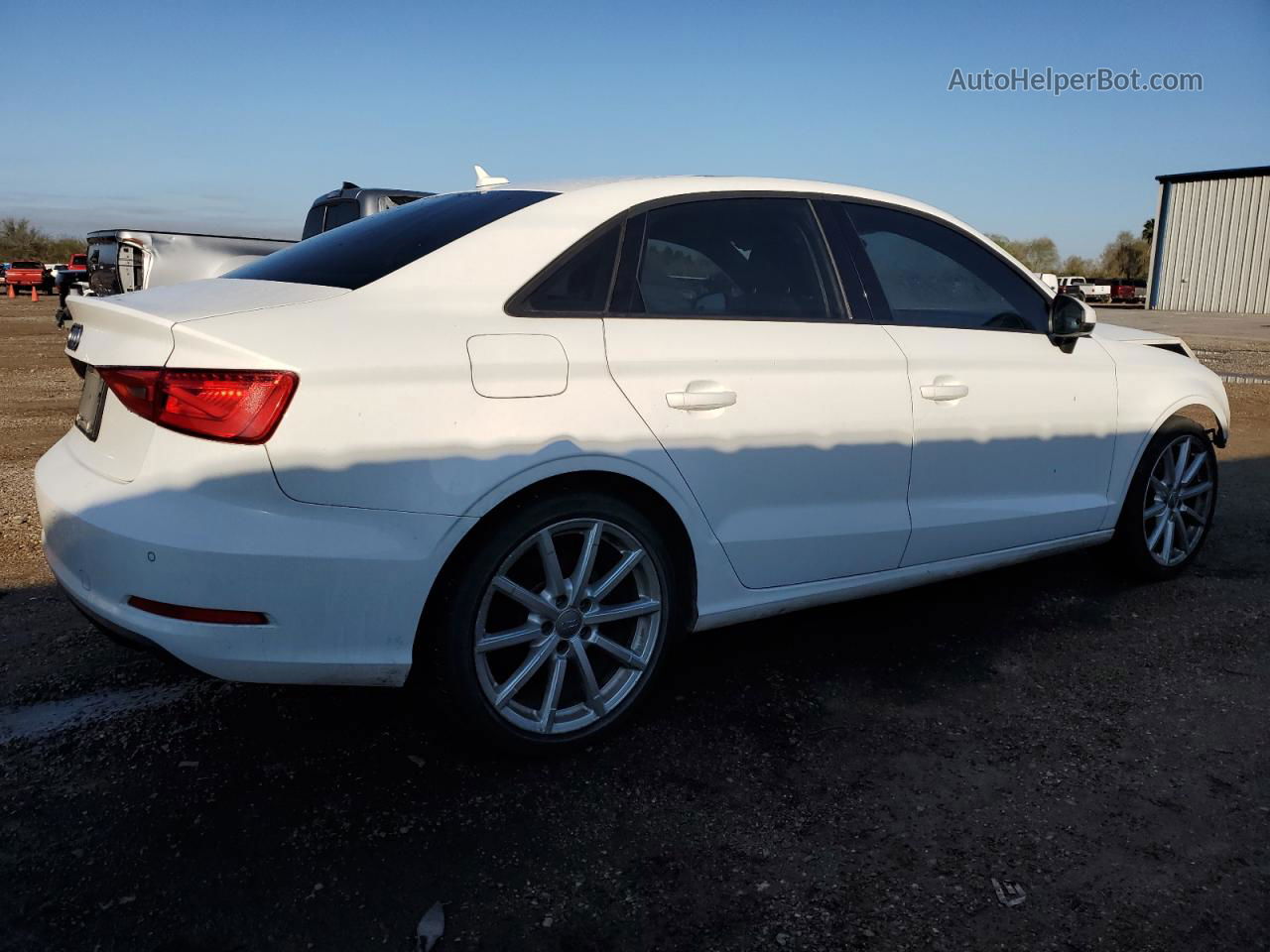 2016 Audi A3 Premium Белый vin: WAUA7GFFXG1028801