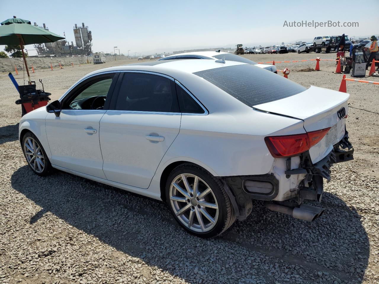 2015 Audi A3 Premium Белый vin: WAUACGFF9F1140600