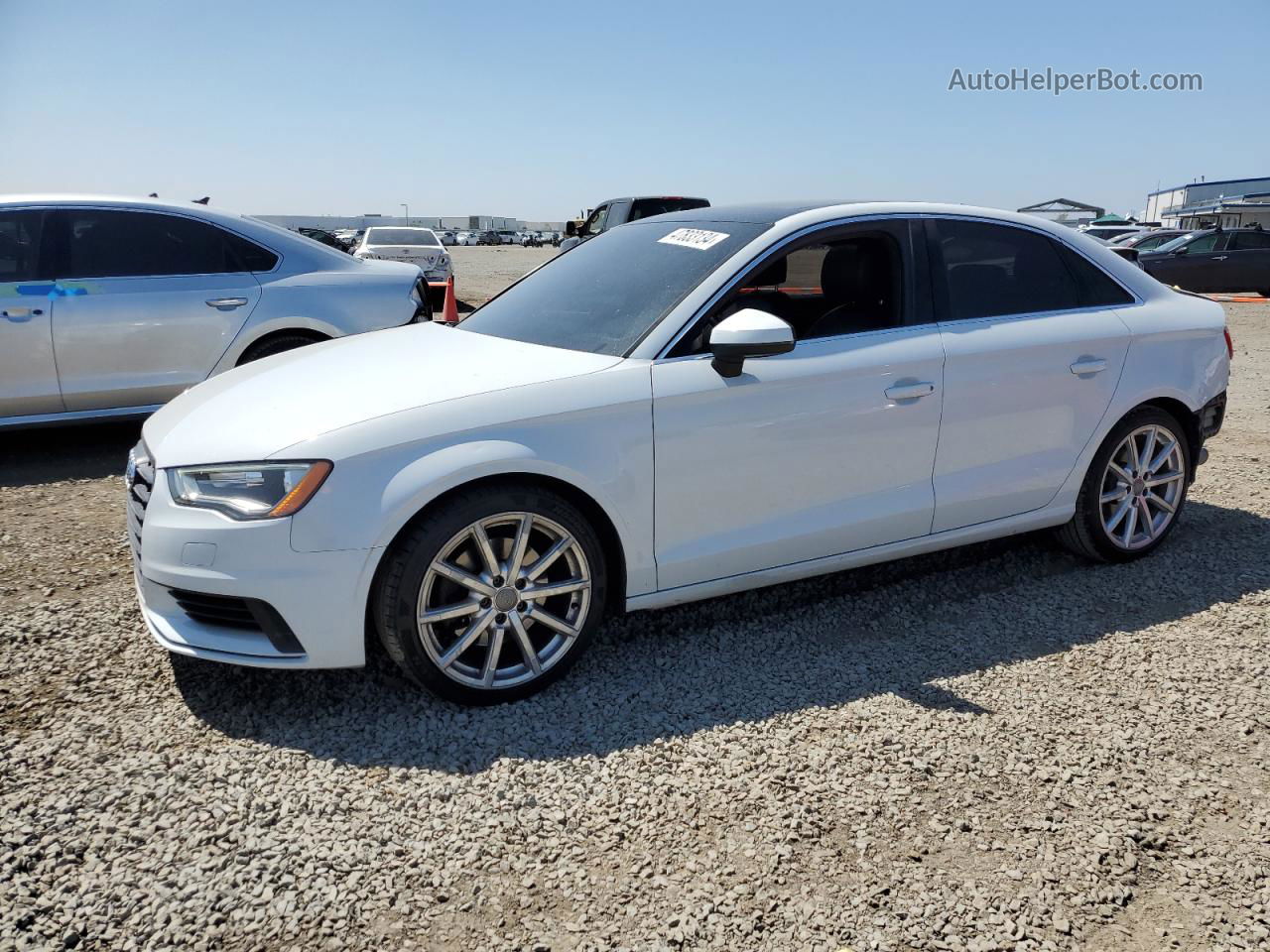 2015 Audi A3 Premium Белый vin: WAUACGFF9F1140600