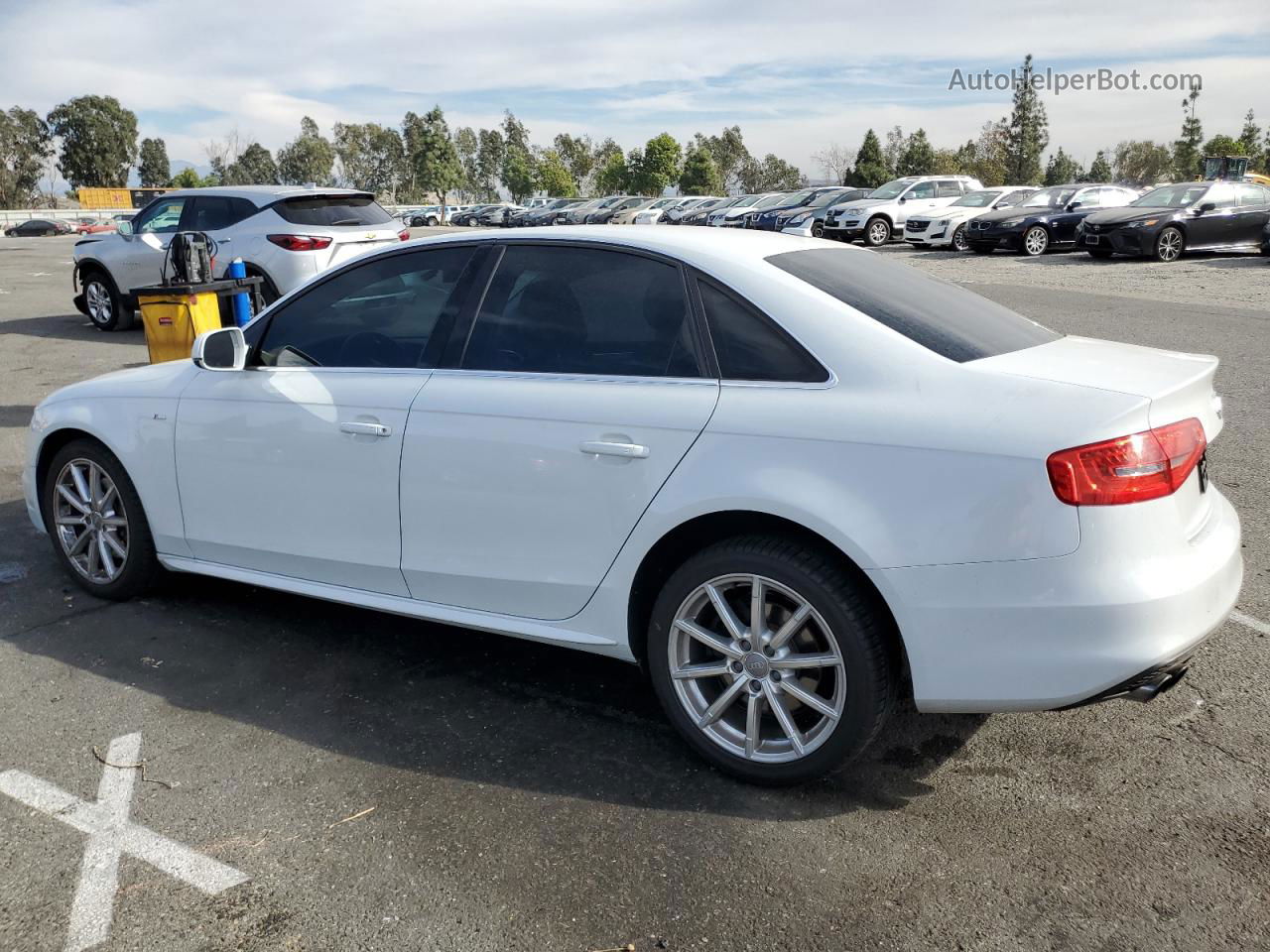 2016 Audi A4 Premium S-line Белый vin: WAUAFAFL2GN004796