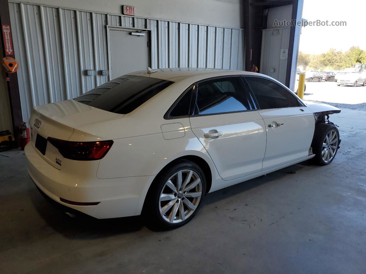 2017 Audi A4 Premium White vin: WAUANAF46HN006192