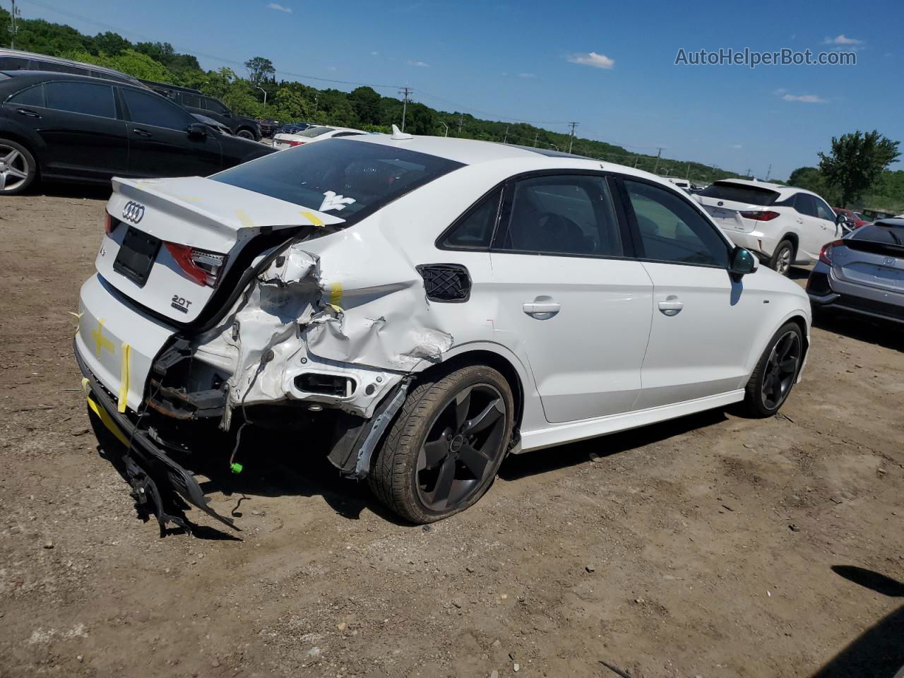 2016 Audi A3 Premium Белый vin: WAUB8GFF5G1109528