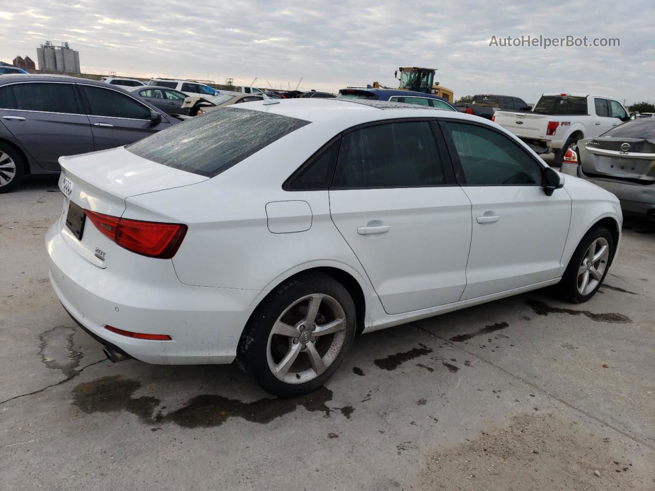 2015 Audi A3 Premium Белый vin: WAUBFGFF1F1136889