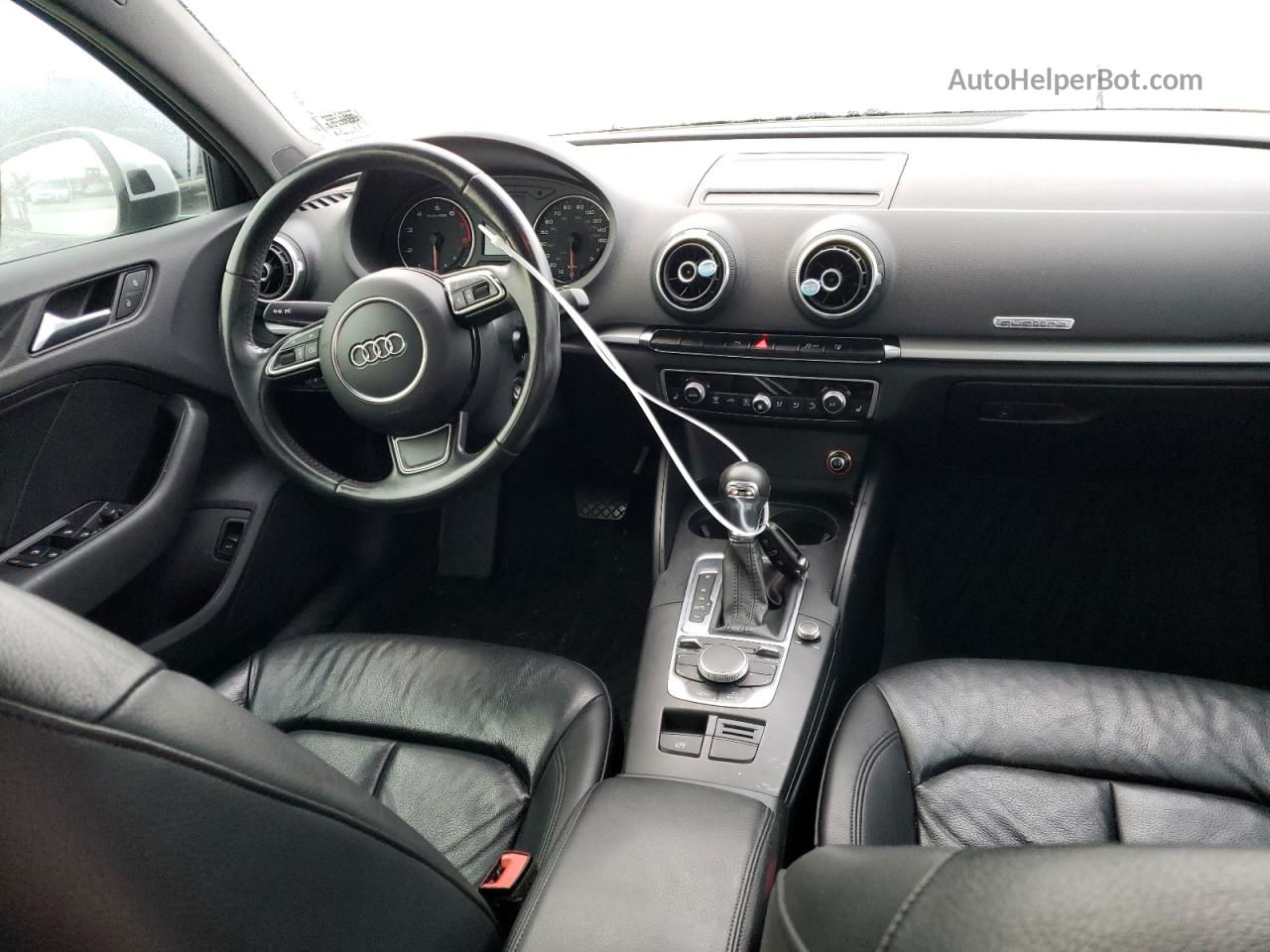 2015 Audi A3 Premium Белый vin: WAUBFGFF1F1136889